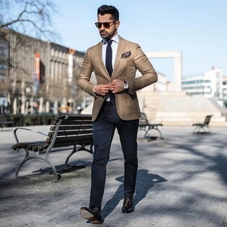 Comment porter un blazer marron clair