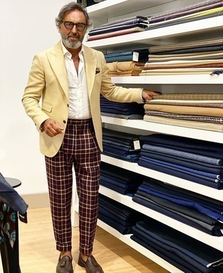 Comment porter un blazer marron clair