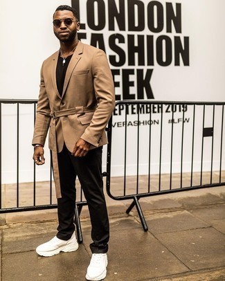Comment porter un blazer marron clair