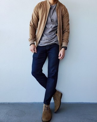 Comment porter un blouson aviateur marron clair