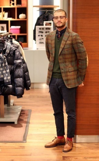 Comment porter des chaussures brogues marron clair pour un style chic decontractés en automne