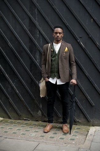 Comment porter des chaussures brogues marron clair pour un style chic decontractés en automne