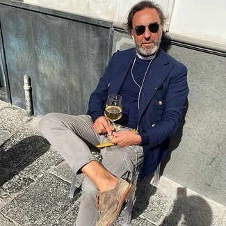 Comment porter des chaussures brogues marron clair pour un style chic decontractés en automne
