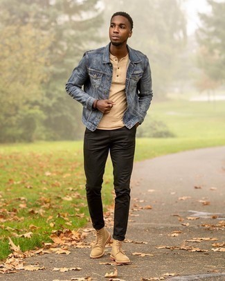 Comment porter des bottes en toile marron clair
