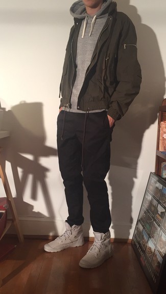 Comment porter des bottes en toile marron clair