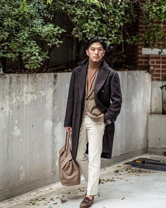 Comment porter un blazer à carreaux marron clair quand il fait froid