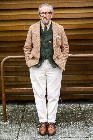 Comment porter un blazer à carreaux marron clair pour un style elégantes