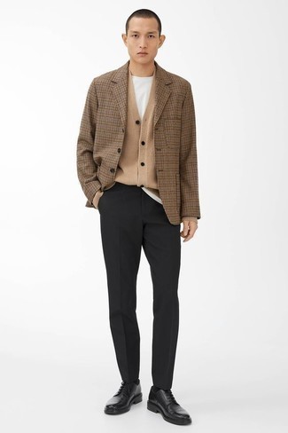 Comment porter un blazer à carreaux marron clair