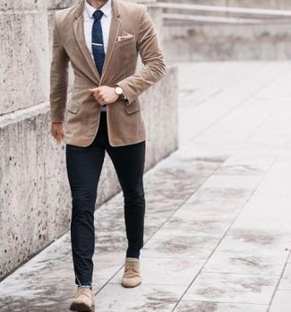 Comment porter un blazer en velours côtelé marron clair
