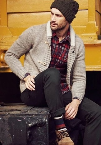 Comment porter des bottines chukka marron clair en automne