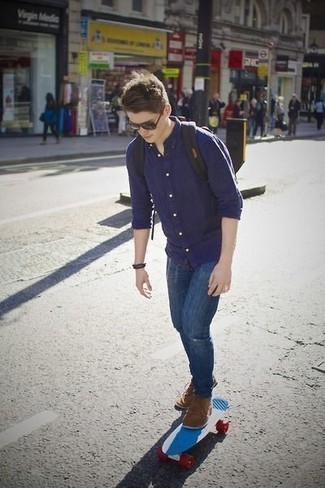 Comment porter des bottines chukka marron clair en automne