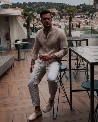 Comment porter des espadrilles marron clair quand il fait très chaud