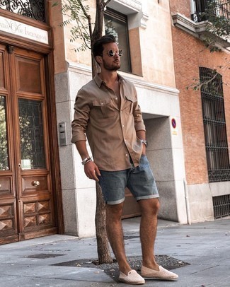 Comment porter des espadrilles marron clair quand il fait chaud