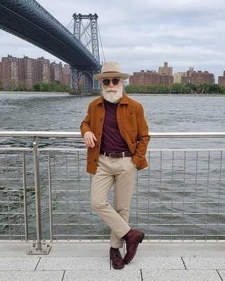 Comment porter un chapeau marron clair pour un style chic decontractés quand il fait frais