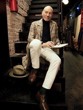 Comment porter un chapeau marron clair pour un style chic decontractés quand il fait frais