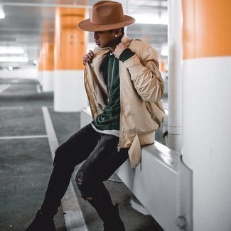 Comment porter un chapeau marron clair quand il fait frais