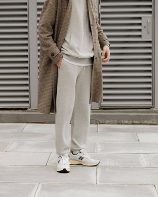 Comment porter un manteau en pied-de-poule marron clair