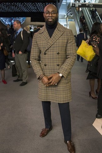 Comment porter un manteau en pied-de-poule marron clair