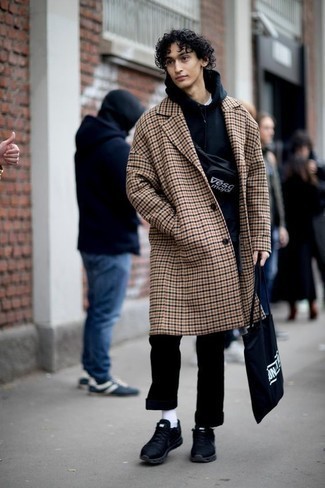 Comment porter un manteau en pied-de-poule marron clair en automne