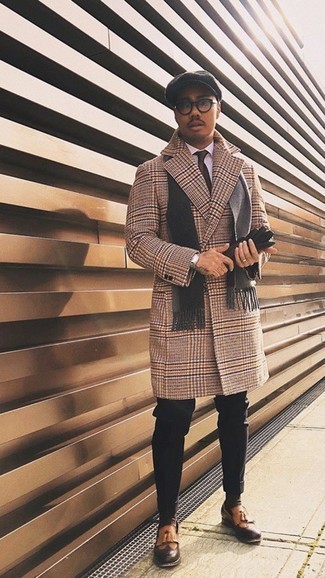 Comment porter un manteau en pied-de-poule marron clair