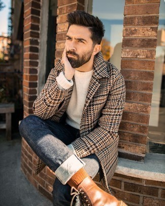 Comment porter un manteau en pied-de-poule marron clair