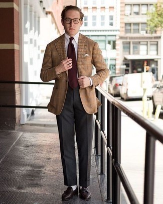 Comment porter un blazer en laine en pied-de-poule marron clair