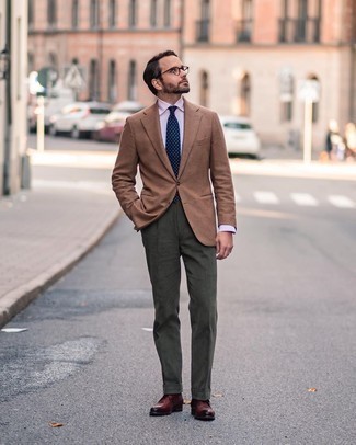 Comment porter un blazer en laine en pied-de-poule marron clair