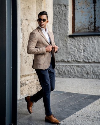 Comment porter un blazer en laine en pied-de-poule marron clair