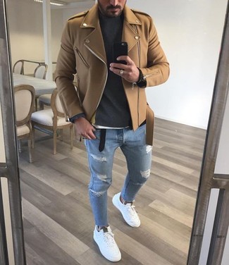Comment porter une veste marron clair pour un style relax