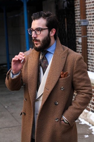 Comment porter une veste marron clair quand il fait frais