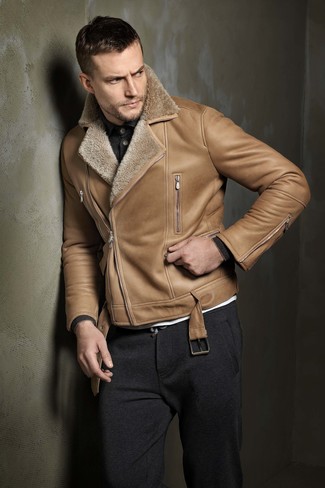 Comment porter une veste marron clair pour un style decontractés quand il fait froid à 20 ans