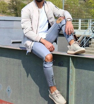 Comment porter une veste marron clair pour un style relax