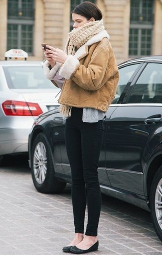 Comment porter une veste marron clair quand il fait froid