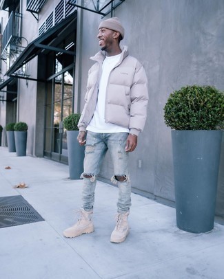 Comment porter une veste marron clair pour un style relax quand il fait froid