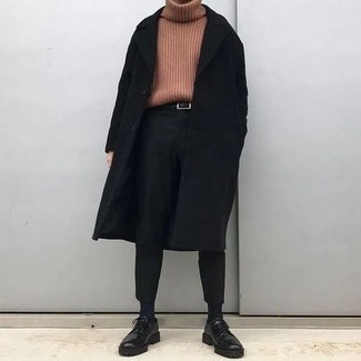 Comment porter un pull à col roulé en laine en tricot marron clair