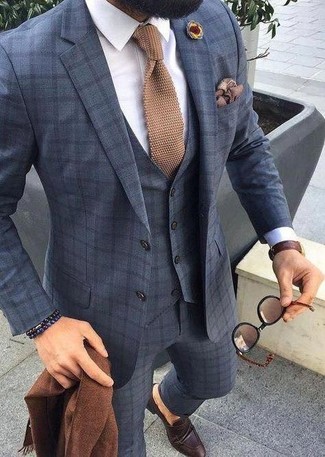 Comment porter une broche marron clair