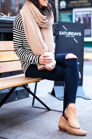 Comment porter des bottines en cuir marron clair