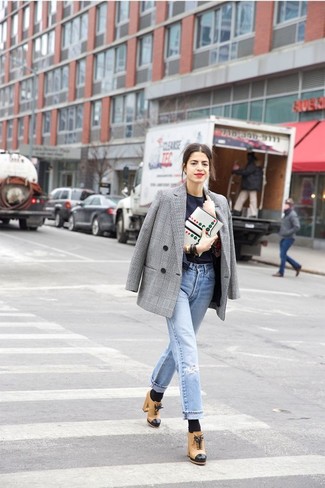 Comment porter des bottines en cuir marron clair