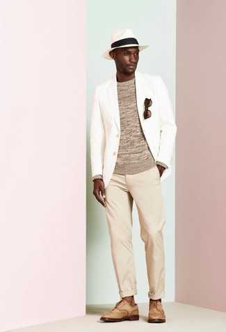 Comment porter des chaussures brogues en cuir marron clair pour un style chic decontractés