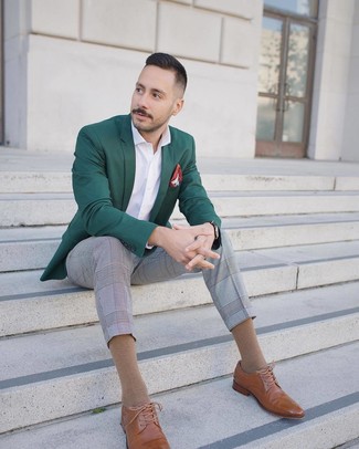 Comment porter des chaussures brogues en cuir marron clair pour un style chic decontractés