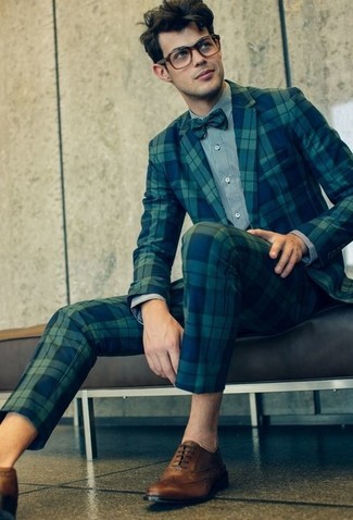 Comment porter des chaussures brogues en cuir marron clair quand il fait chaud