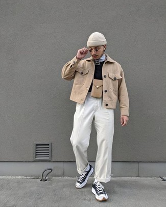 Comment porter une besace en cuir marron clair