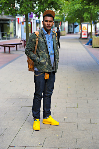 Comment porter une besace en cuir marron clair