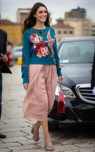 Comment porter des mules en cuir marron clair quand il fait chaud