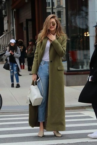 Comment porter des mules en cuir marron clair quand il fait chaud