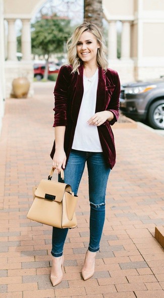 Comment porter un cartable en cuir marron clair