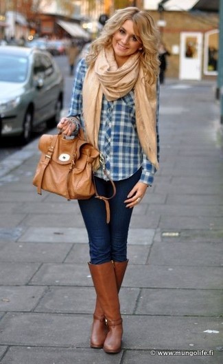 Comment porter un cartable en cuir marron clair