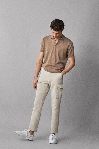 Comment porter un polo marron clair en été
