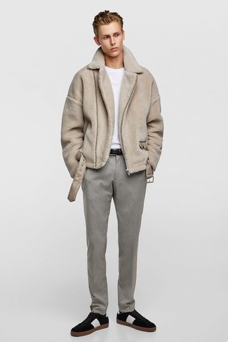 Comment porter une veste en peau de mouton retournée marron clair pour un style chic decontractés