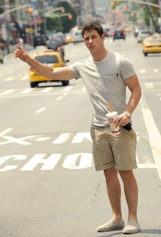 Comment porter un short marron clair